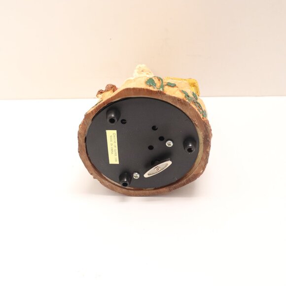 House of Lloyd Christmas Around the World Santa Music Box in a Box - Picture 8 of 10